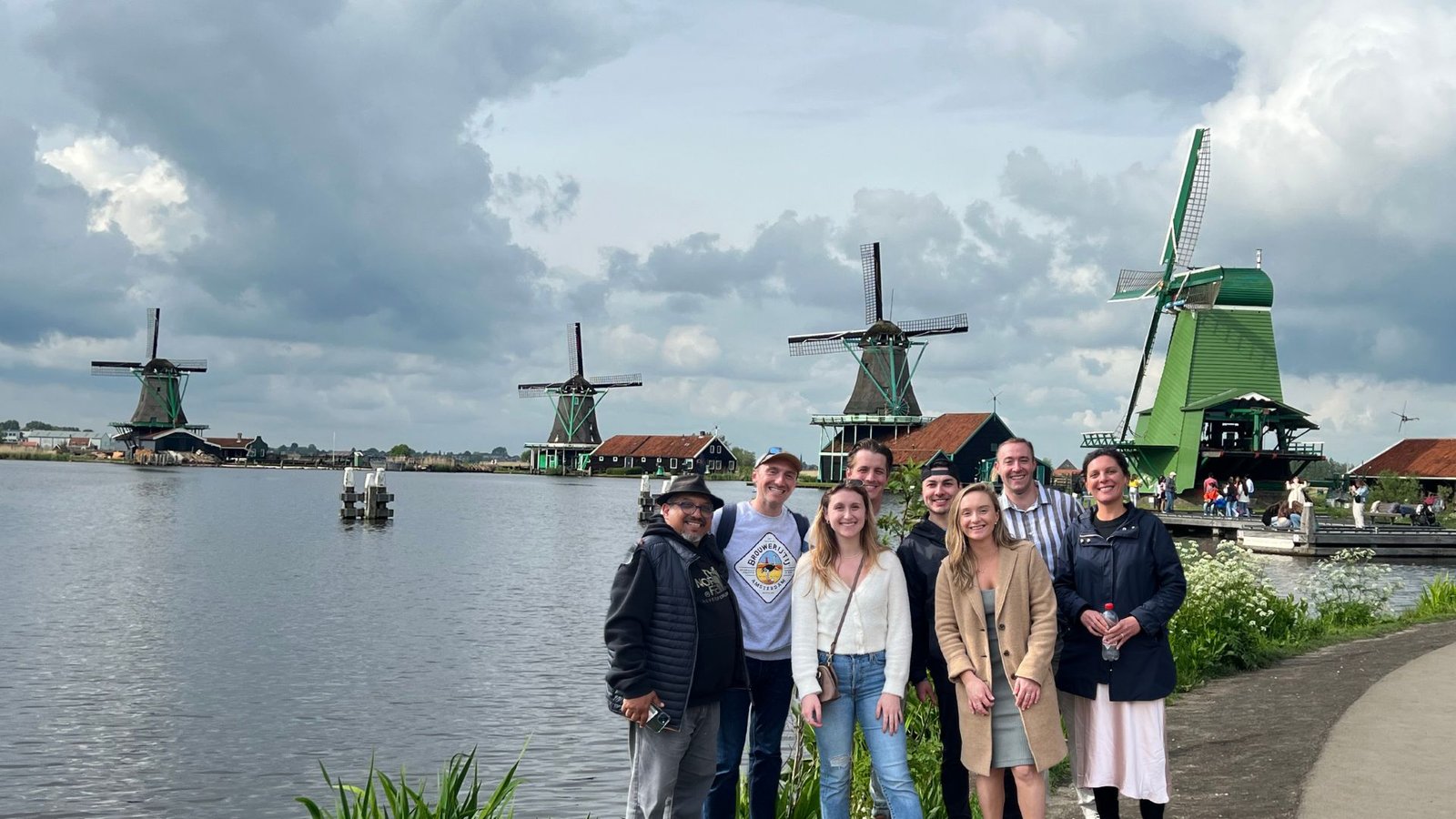 Group enjoying visit to beautiful windmill landscape in Zaanse Schans