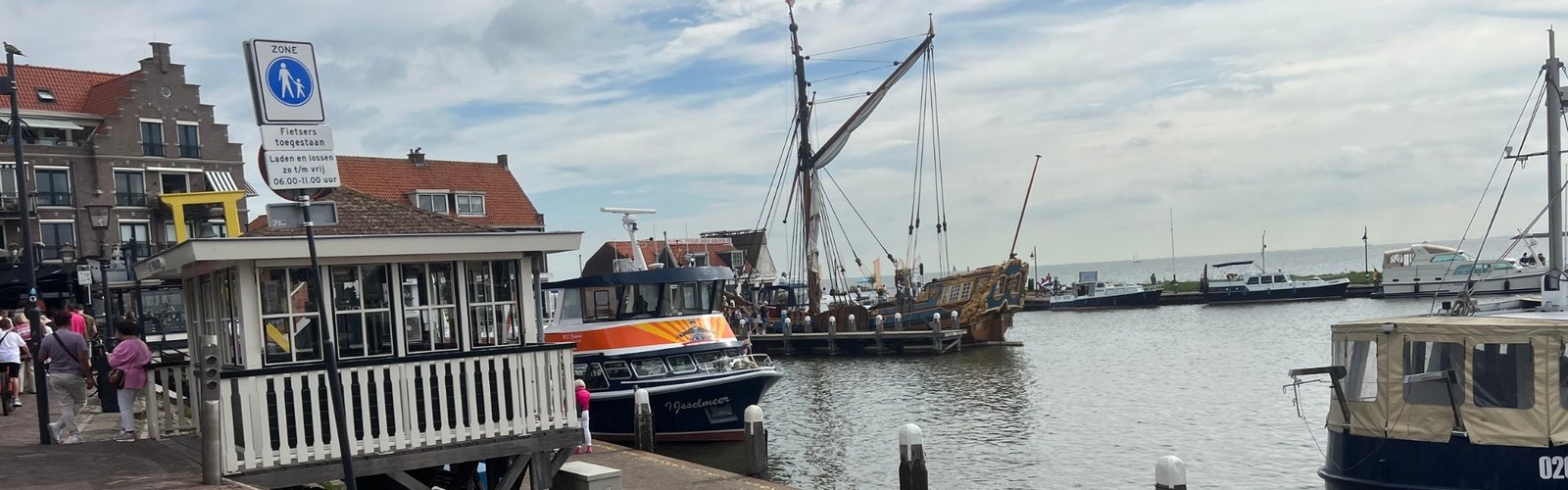 A picturesque view of the Volendam harbor.